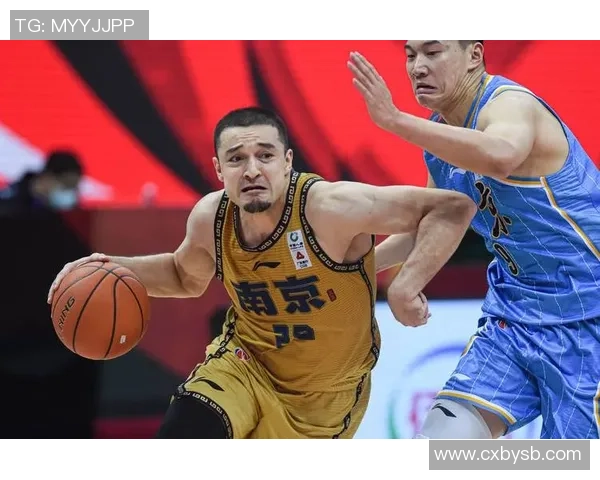 南京篮球队在精英赛中的力量展现与战术分析全面点评 南京篮球队在精英赛中的力量展现与战术分析全面点评