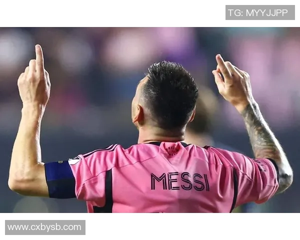 大叔足球明星帅气照片展现成熟魅力与运动风范的完美结合