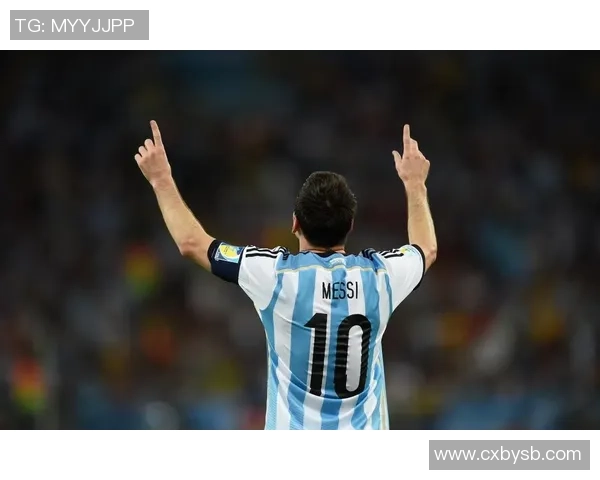 韩国足球明星优雅穿西装展现魅力风采引领时尚潮流